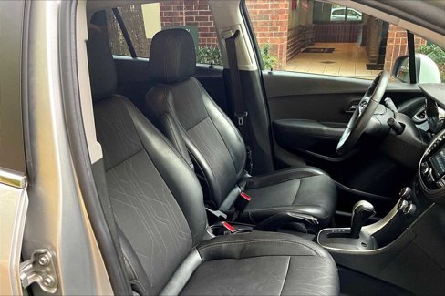 Used 2017 Chevrolet Trax LT w/ LT Convenience Package image 8