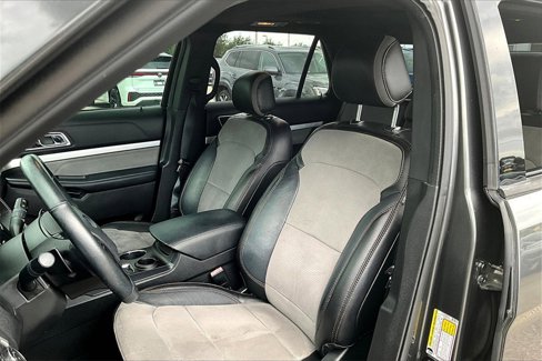 Used 2017 Ford Explorer XLT w/ Equipment Group 202A image 20