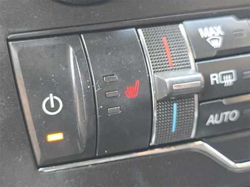 Used 2019 Ford Explorer XLT w/ Equipment Group 202A image 6