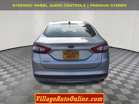 Used 2016 Ford Fusion SE w/ Equipment Group 202A image 3