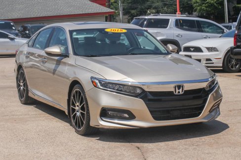 Used 2018 Honda Accord Touring image 1