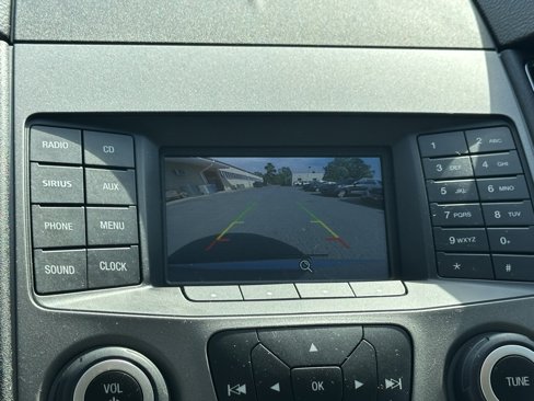 Used 2019 Ford Taurus SE image 5