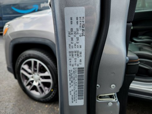 Used 2020 Jeep Compass Latitude image 32