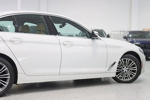 Used 2020 BMW 530e xDrive w/ Executive Package image 11