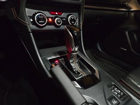 Used 2018 Subaru Crosstrek 2.0i Limited image 9