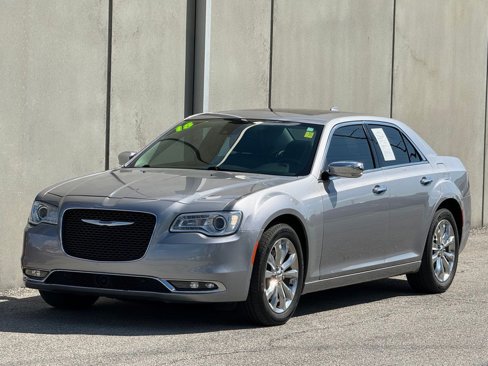 Used 2018 Chrysler 300 Limited w/ Safetytec Plus Group image 33