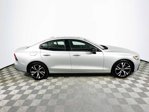 Certified 2025 Volvo S60 B5 Core image 8