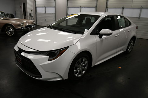 Used 2023 Toyota Corolla LE image 3