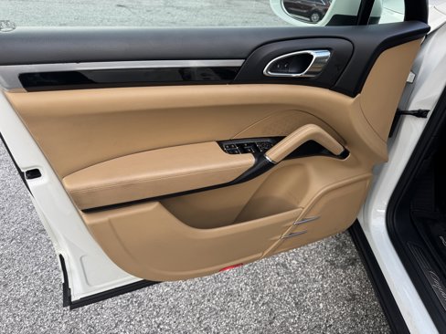 Used 2016 Porsche Cayenne image 14