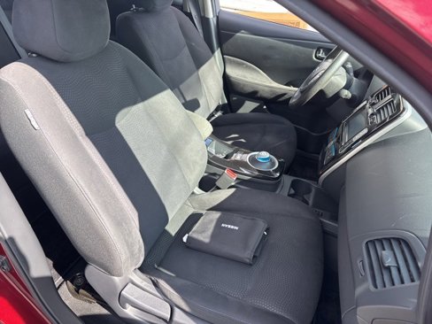 Used 2017 Nissan Leaf SV image 10