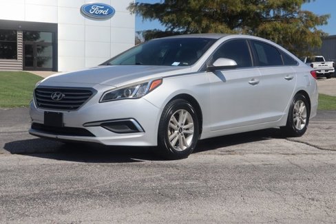 Used 2016 Hyundai Sonata SE image 2