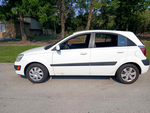 Used 2009 Kia Rio5 w/ PWR Pkg image 2
