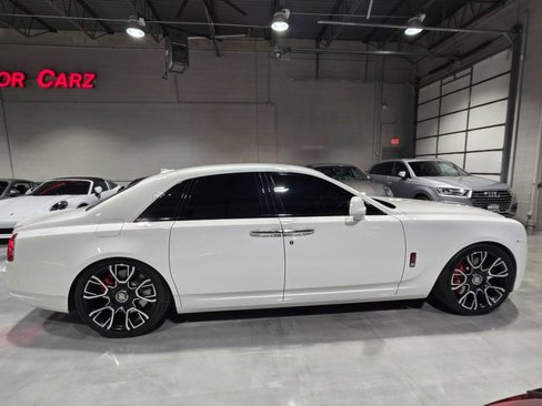 Used 2017 Rolls-Royce Ghost Black Badge image 8