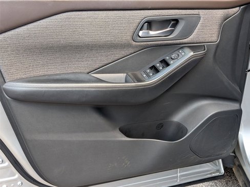Used 2022 Nissan Rogue SV image 12