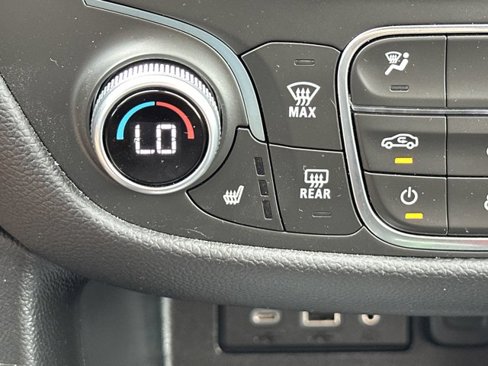 Used 2021 Chevrolet Equinox Premier w/ Redline Edition image 18