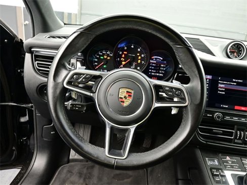 Certified 2021 Porsche Macan image 11