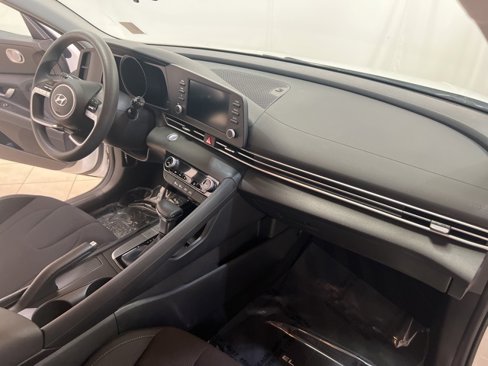 Used 2023 Hyundai Elantra SEL image 15
