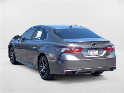 Used 2021 Toyota Camry SE image 9