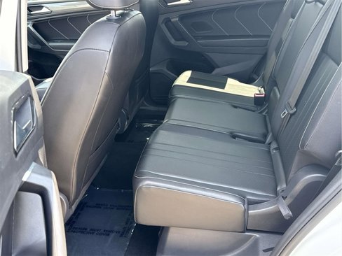 Used 2022 Volkswagen Tiguan SE image 24