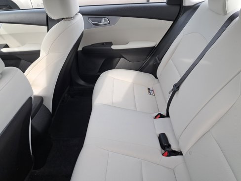 Used 2022 Kia Forte LXS image 4