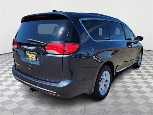Used 2020 Chrysler Pacifica Touring-L Plus w/ Tire & Wheel Group image 7