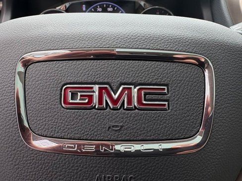 Used 2022 GMC Acadia Denali w/ Denali Ultimate Package image 39
