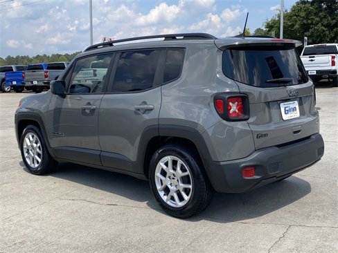 Used 2021 Jeep Renegade Latitude w/ Convenience Group image 3