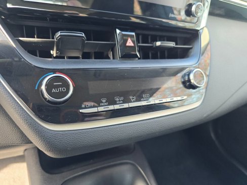 Used 2021 Toyota Corolla LE image 28