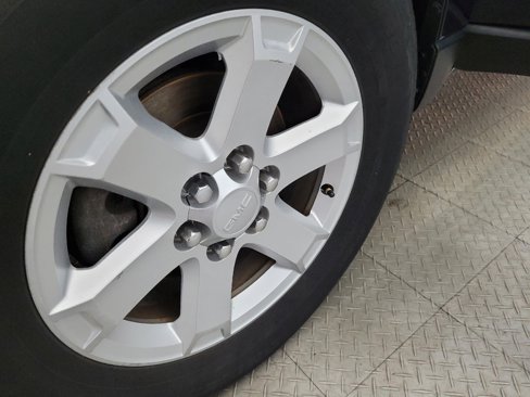 Used 2015 GMC Acadia SLE image 31