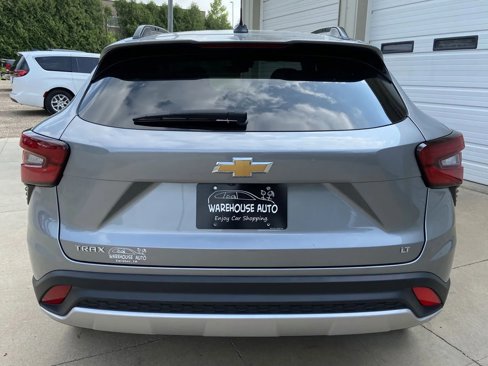 Used 2024 Chevrolet Trax LT w/ LT Convenience Package image 6