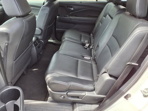 Used 2019 Honda Pilot Touring image 6