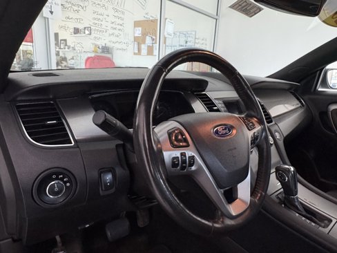 Used 2015 Ford Taurus SEL image 10