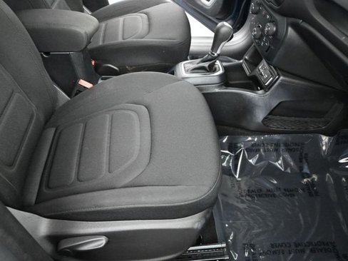 Used 2020 Jeep Renegade Latitude image 12