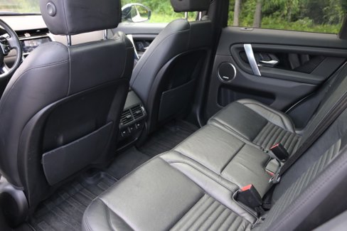 Used 2020 Land Rover Discovery Sport SE image 31