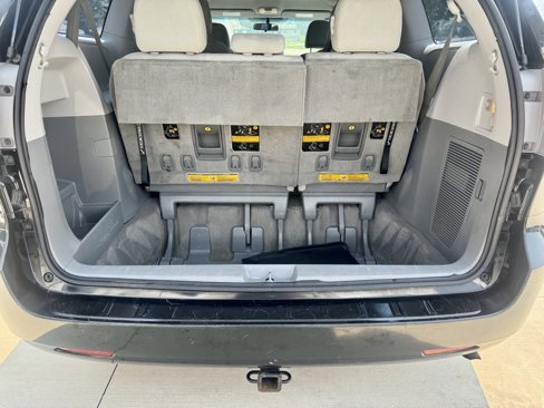 Used 2014 Toyota Sienna L image 9