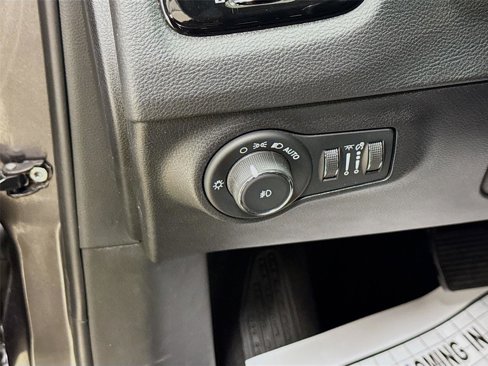 Used 2019 Jeep Compass Limited image 10