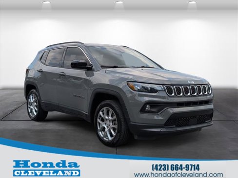 Used 2023 Jeep Compass Latitude w/ Sun and Sound Group image 1