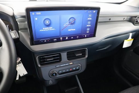 New 2025 Ford Maverick XL image 19