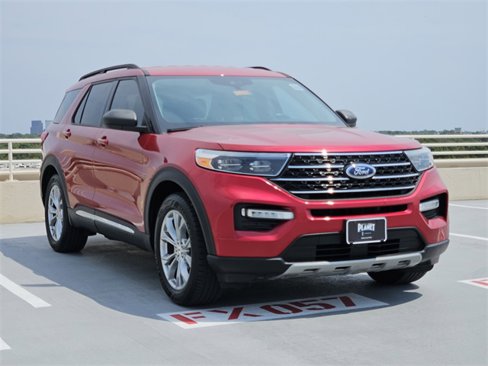 Used 2020 Ford Explorer XLT w/ Equipment Group 202A image 3