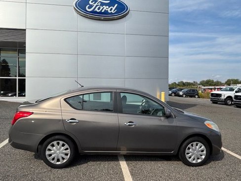 Used 2012 Nissan Versa SV w/ Convenience Pkg image 1