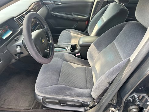Used 2015 Chevrolet Impala LT w/ LT Sunroof Package image 9