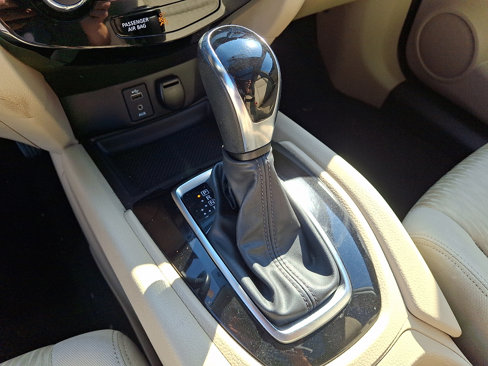 Used 2017 Nissan Rogue SV w/ Sun & Sound Touring Package image 16