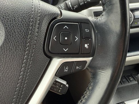 Used 2018 Toyota Highlander XLE image 19