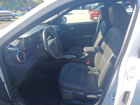 Used 2025 Chevrolet Trax RS w/ Driver Confidence Package image 7