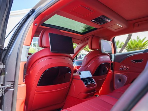 Used 2024 Bentley Flying Spur V8 image 13