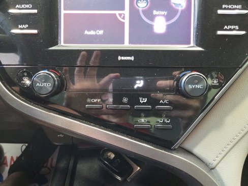 Used 2020 Toyota Camry SE image 25