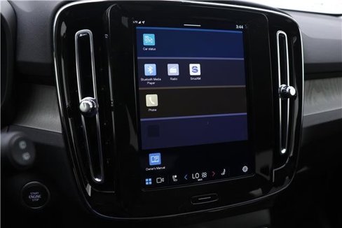 New 2025 Volvo XC40 B5 Core w/ Protection Package Premier image 9