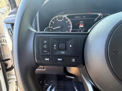 Used 2023 Nissan Rogue SV image 23