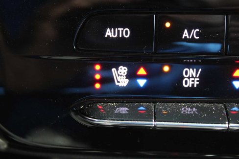 Used 2023 Chevrolet Bolt EUV Premier w/ Sun & Sound Package image 40