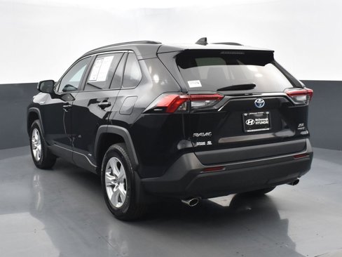 Used 2020 Toyota RAV4 XLE image 5
